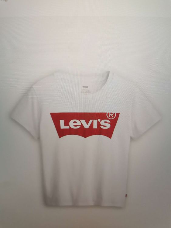 White Levi's T-Shirt, Casual Style! 1