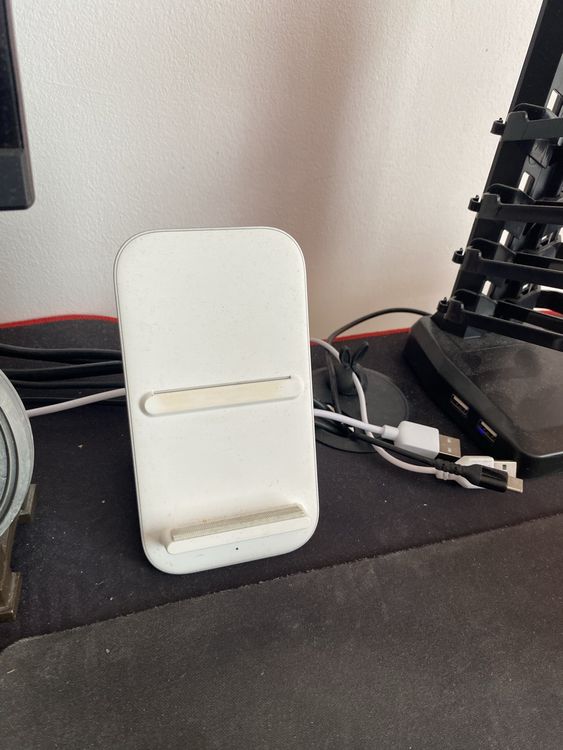 White Wireless Charger - Perfect Condition 2