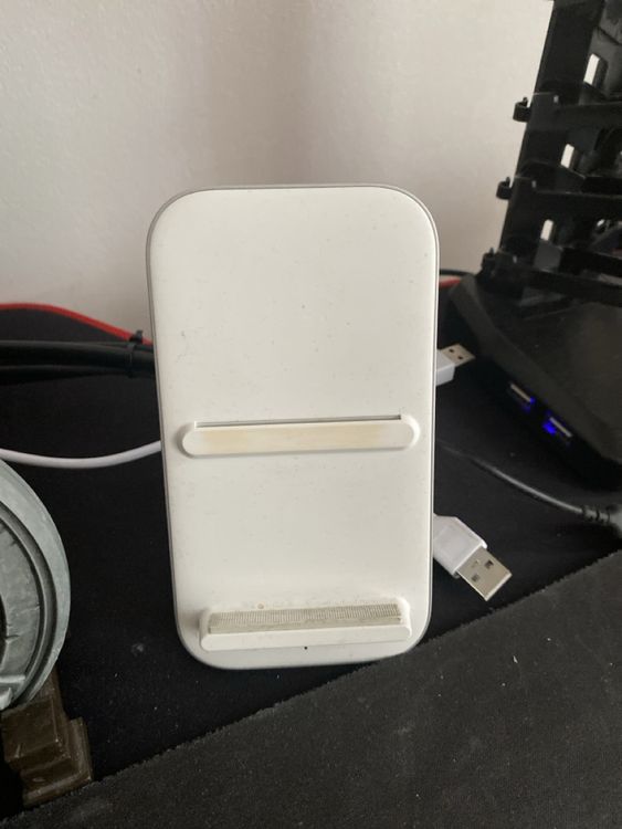 White Wireless Charger - Perfect Condition 1